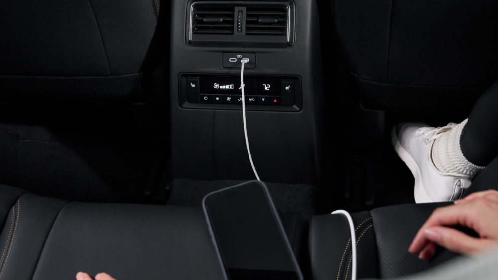 Mazda CX-70 – 12V of accessory power and USB-C outlets Mazda CX-70 – 12V of accessory power and USB-C outlets